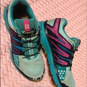 Salomon woman’s size 10